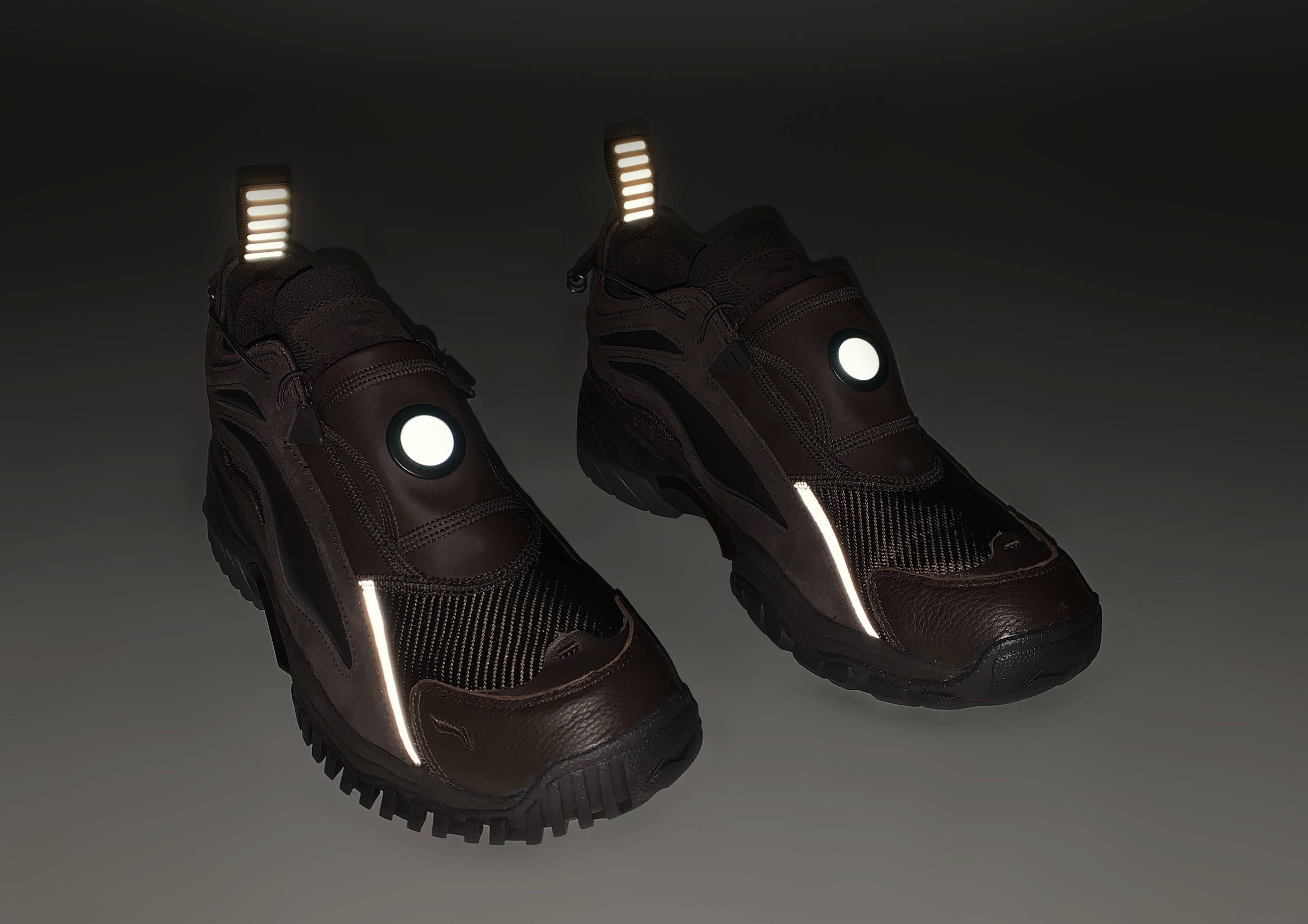 Li-Ning X Ris Aurora sneaker in Brown featuring three speed LED and water repellent mesh