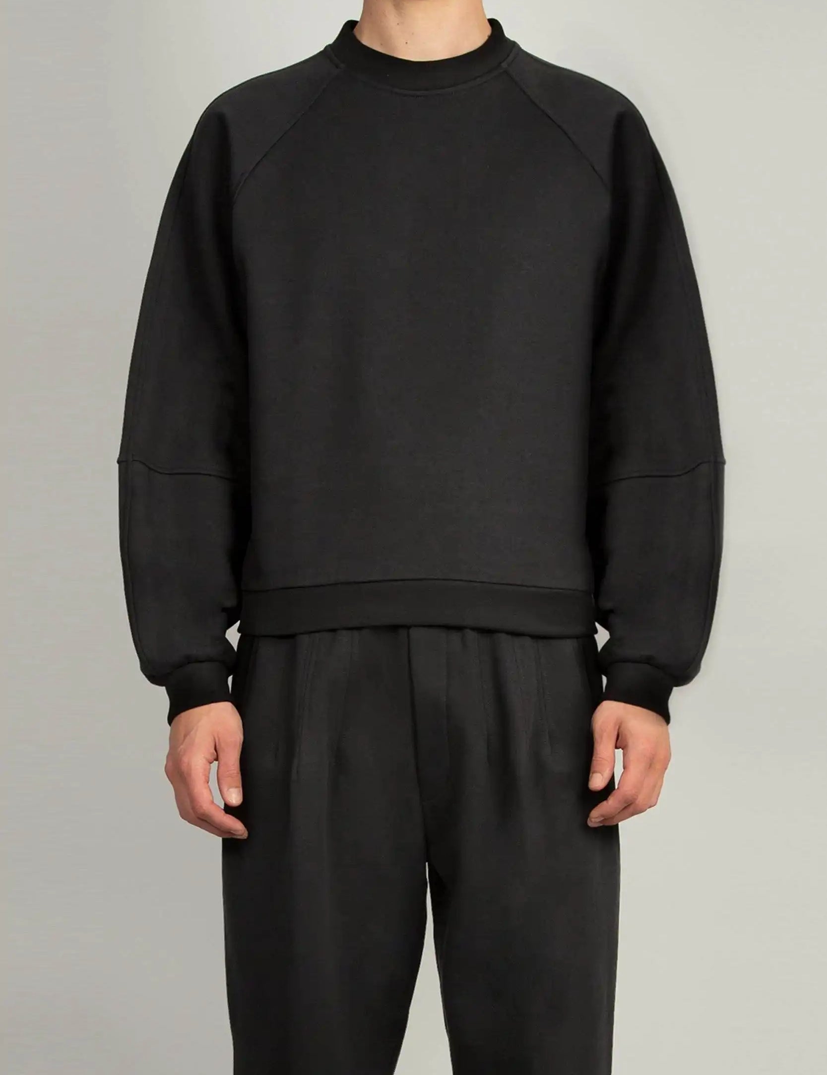 Random Identities Raglan Sweatshirt in Black jersey with raglan sleeves and ribbed trims