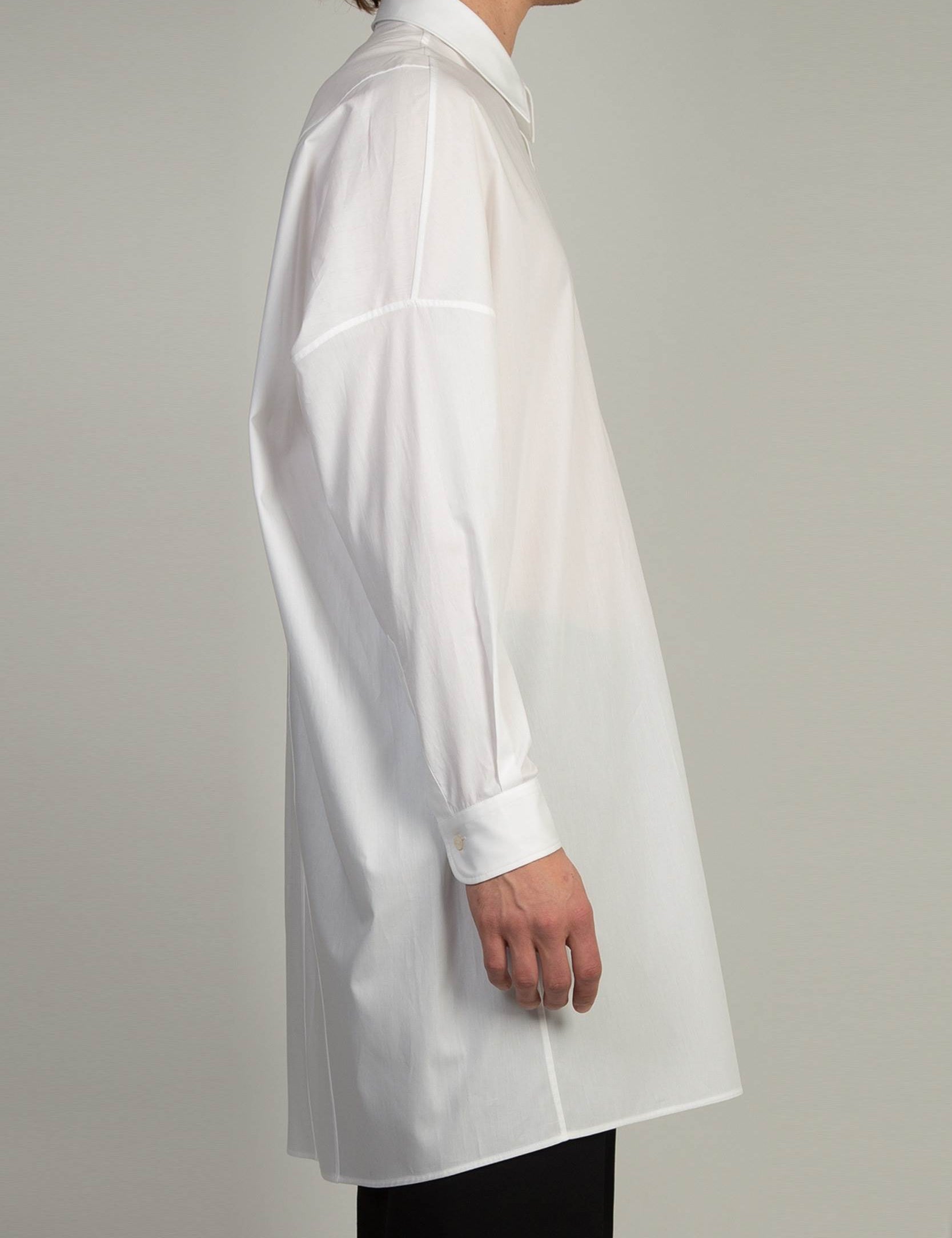 White poplin long sleeve shirt-dress with emphasized back volume