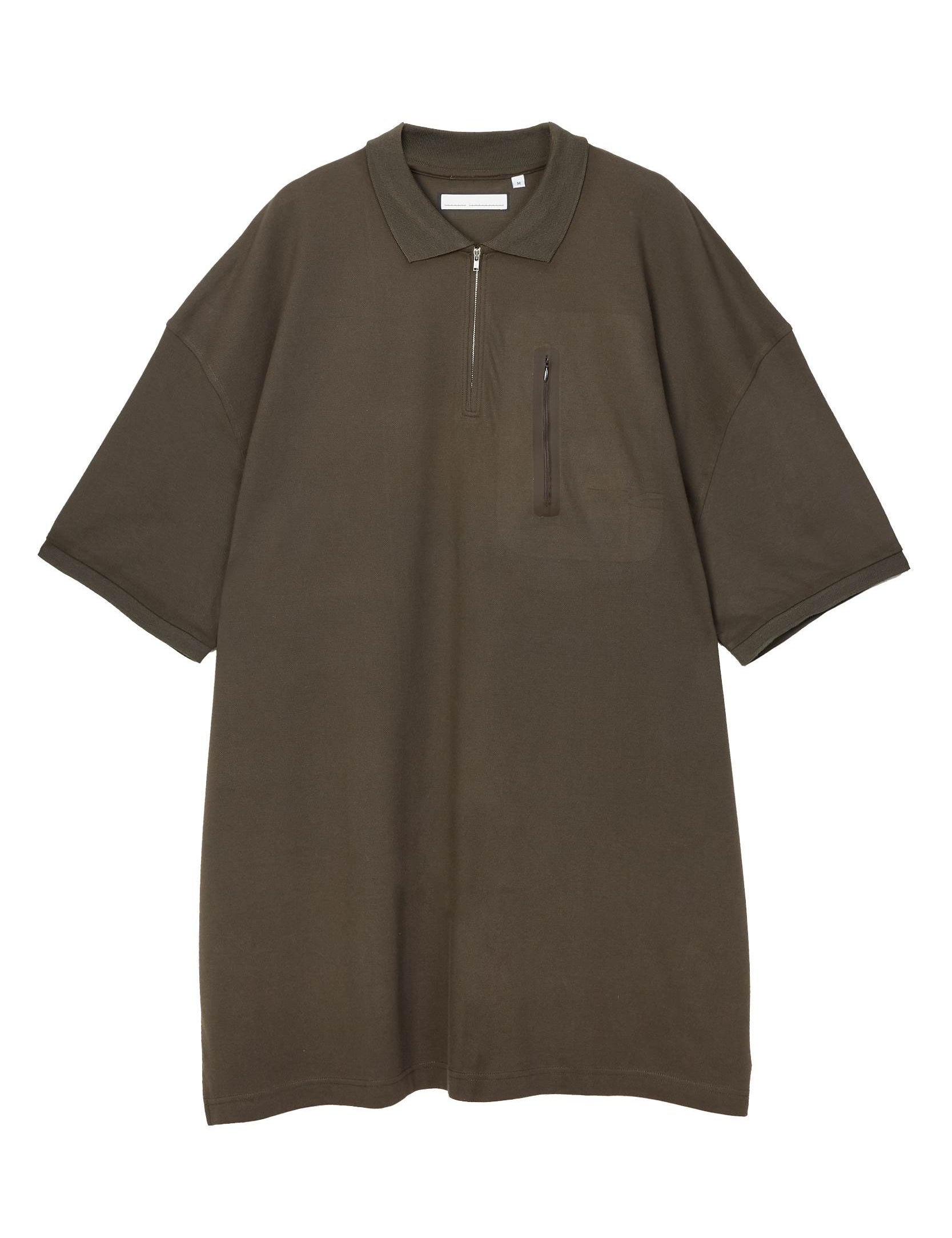 Random Identities Maxi Polo in Bronze. maxi-fit piqué polo with covered zip opening, flat-knit collar and zip chest pocket