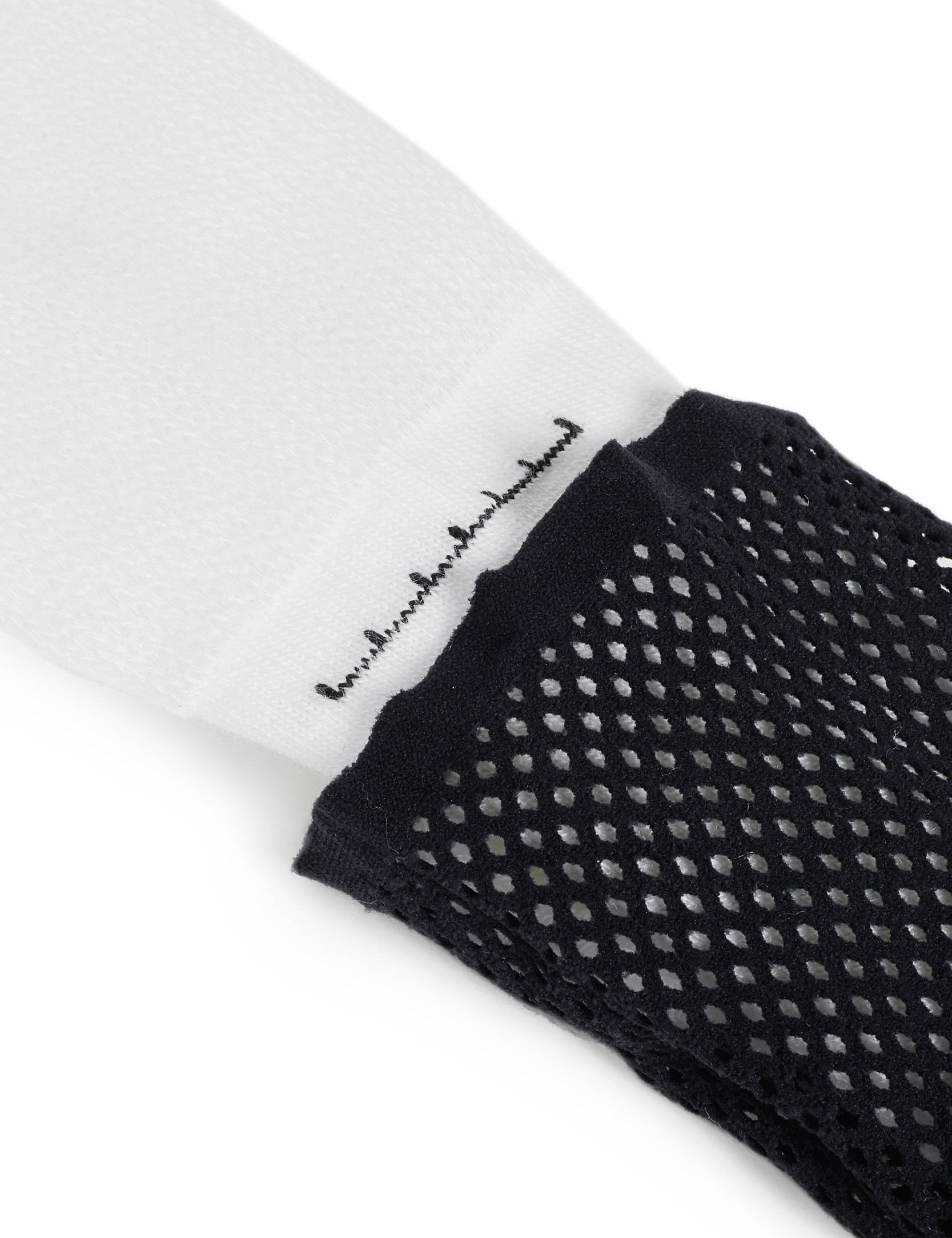 White logo sports sock featuring cushioned sole and supportive arch band